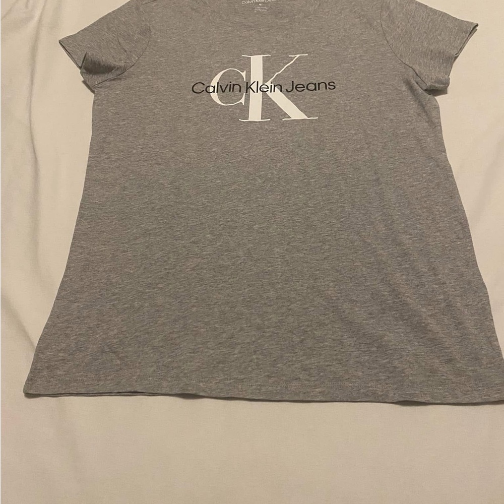 Never worn. Smoke and pet free house.